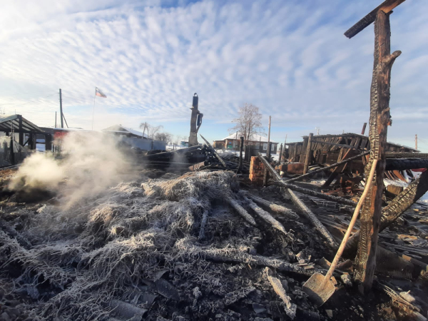  В пригороде Нижнего Тагила дотла сгорел дом (фото)																				0
									
									
						