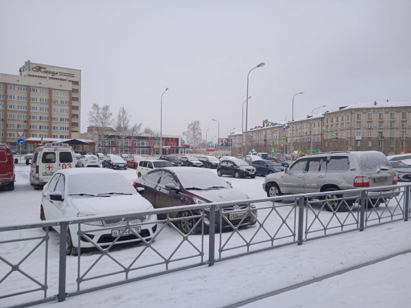  Парковку на Привокзальной площади заполонили автомобили тагильчан из близлежащих домов																				0
									
									
						