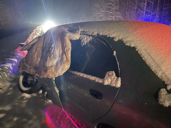  На Серовском тракте автоледи при обгоне в снегопад столкнулась со встречной машиной (фото)																				0
									
									
						