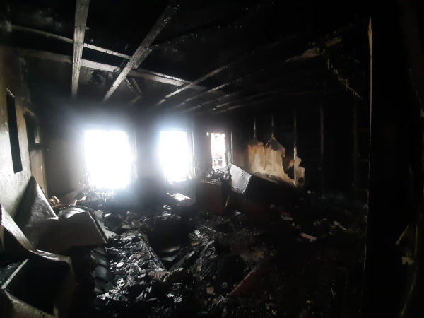  В Черноисточинске сгорел дом. Семье пришлось спасаться через окно (фото)																				0
									
									
						