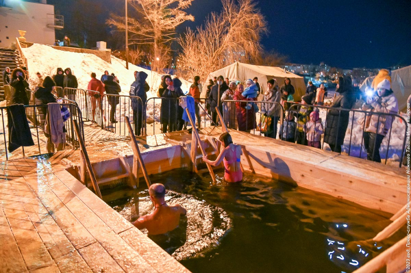  Как прошли крещенские купания в Нижнем Тагиле: фото, видео																				0
									
									
						