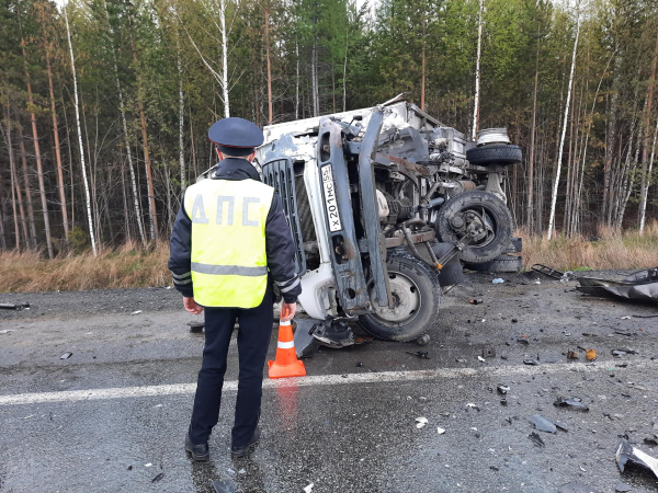  Водитель уснул: появилось видео момента страшной аварии на Серовском тракте																				0
									
									
						