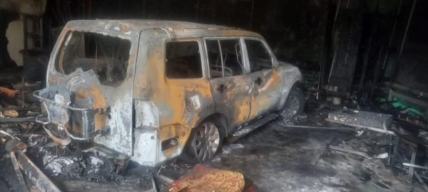 В Нижнем Тагиле сгорел гараж с внедорожником после работ электриков 0