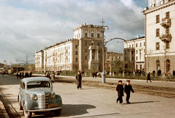 Нижний Тагил 1954 года: цветные снимки легендарного советского фотографа 0