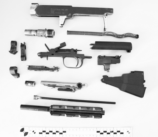 У жителя Вагонки нашли 20 металлических клинков и детали к оружию (фото) 0