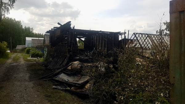 Супруги пострадали при тушении пожара в своём доме в Нижнем Тагиле 0
