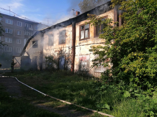 В Нижнем Тагиле загорелось загадочное здание (фото) 0