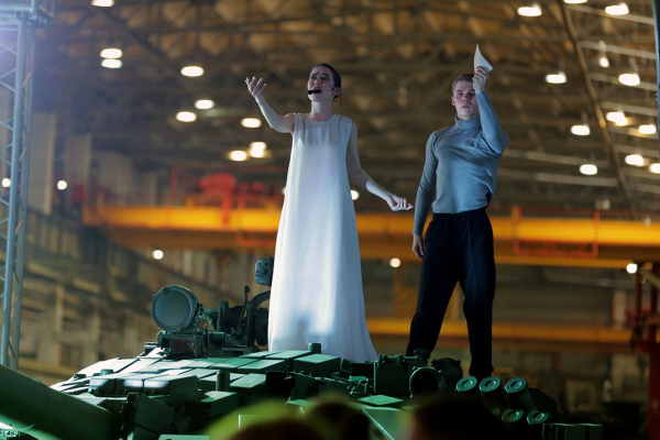 В танковом цехе УВЗ состоялся премьерный показ рок-оперы Проханова (видео)