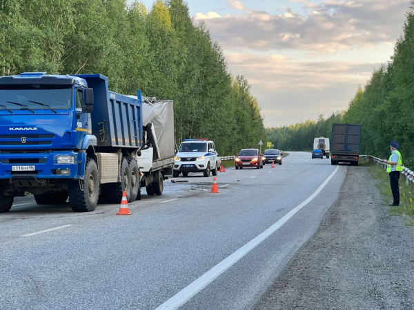 На Серовском тракте грузовик догнал «Камаз». Водитель погиб на месте (фото) 0