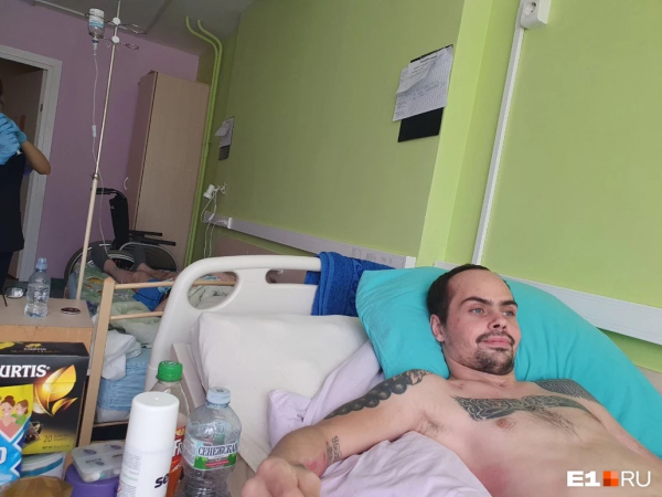 «Проснулся — ног нет»: 26-летнего тагильчанина, на которого упала балка, спасали несколько месяцев 0