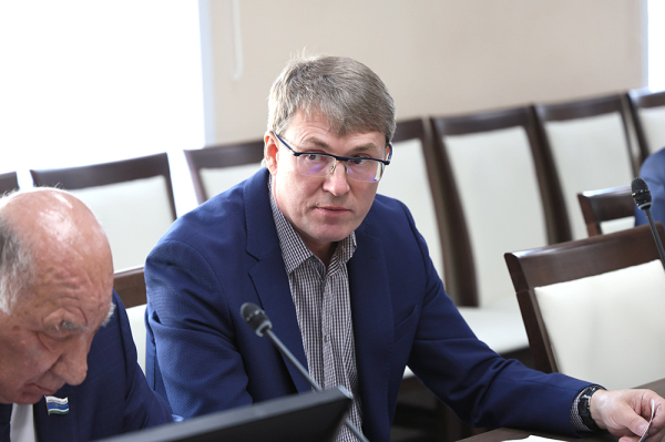  Пинаев собрал областных депутатов от Нижнего Тагила, поставив цель «выбить» миллиарды																				0
									
									
						