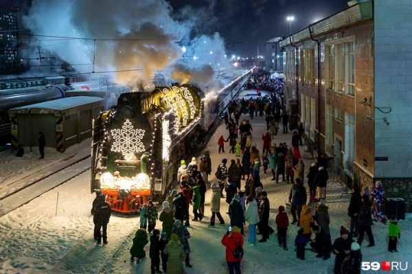 Поезд Деда Мороза едет в Нижний Тагил. Посмотрите, что было в других городах 0