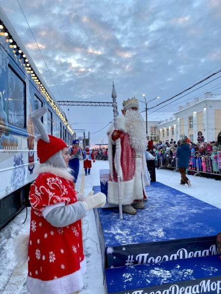 В Нижний Тагил приехал сказочный поезд Деда Мороза. Как это было 0