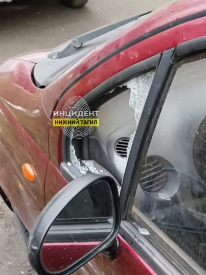 В Нижнем Тагиле ночью разбили стекла автомобилей 0