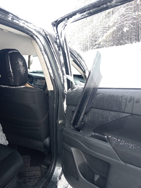 На Серовском тракте разбился кроссовер, который вез пассажиров из BlaBlaCar: фото 0