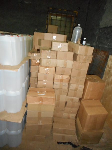 На складе в Нижнем Тагиле нашли более тысячи канистр со спиртом: фото 0