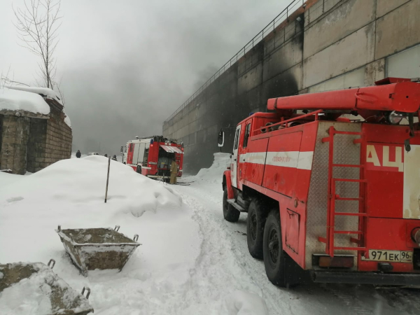 Тагильчан напугали клубы дыма с бывшего завода ЖБИ. В МЧС рассказали подробности 0
